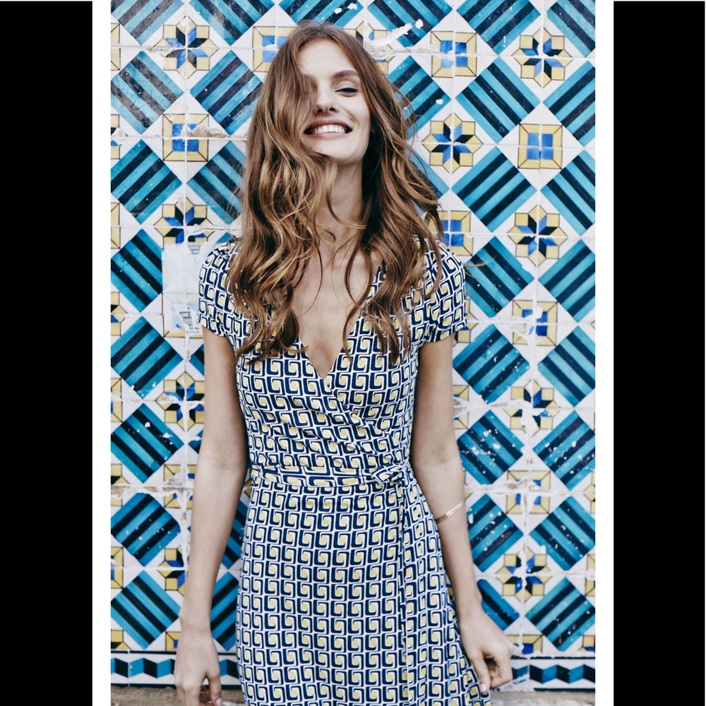 Boden Short Sleeve Cotton Jersey Wrap Dress in muted geometric navy gold. New 12